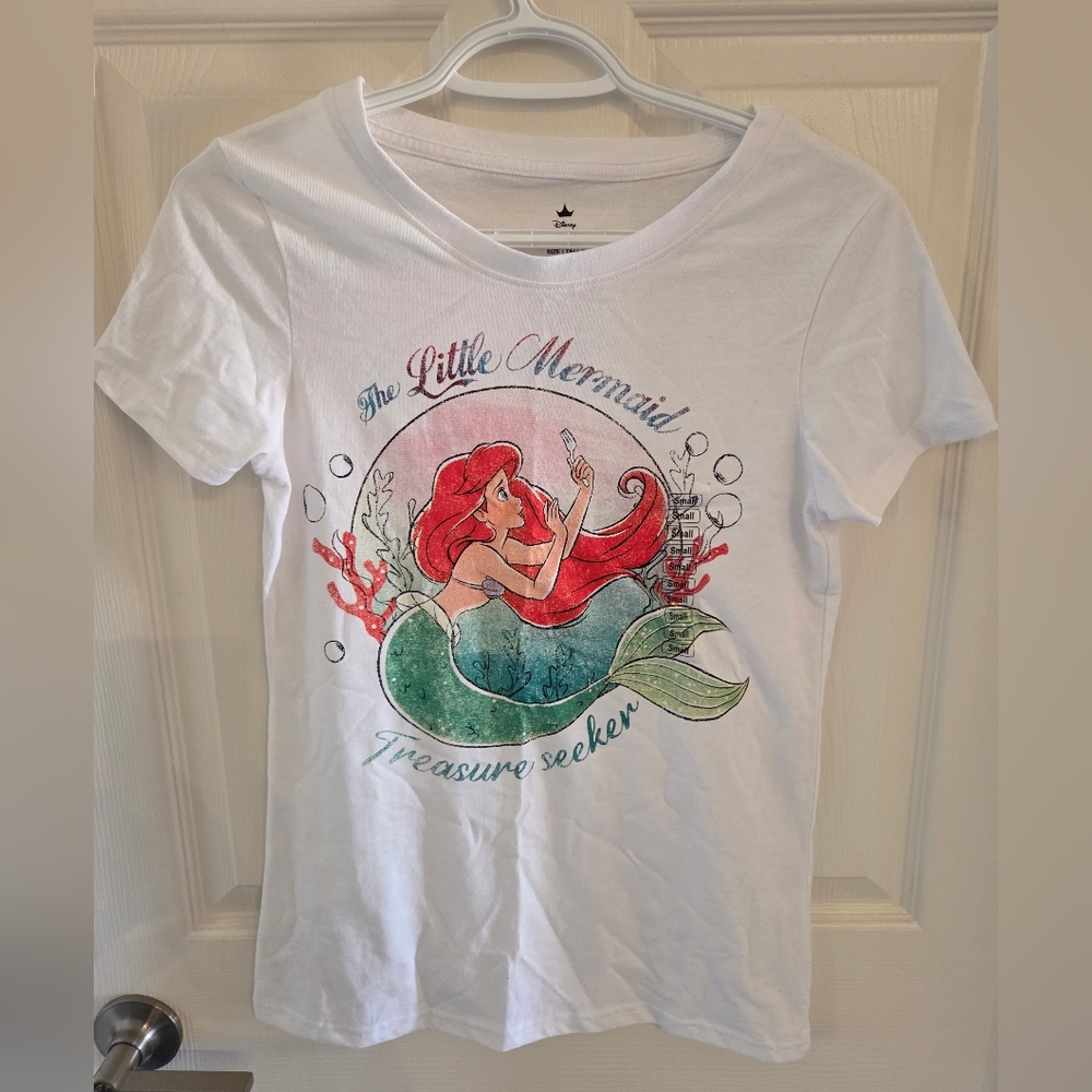 New (No Tags) Disney Princess Little Mermaid White TShirt Jr's Small
